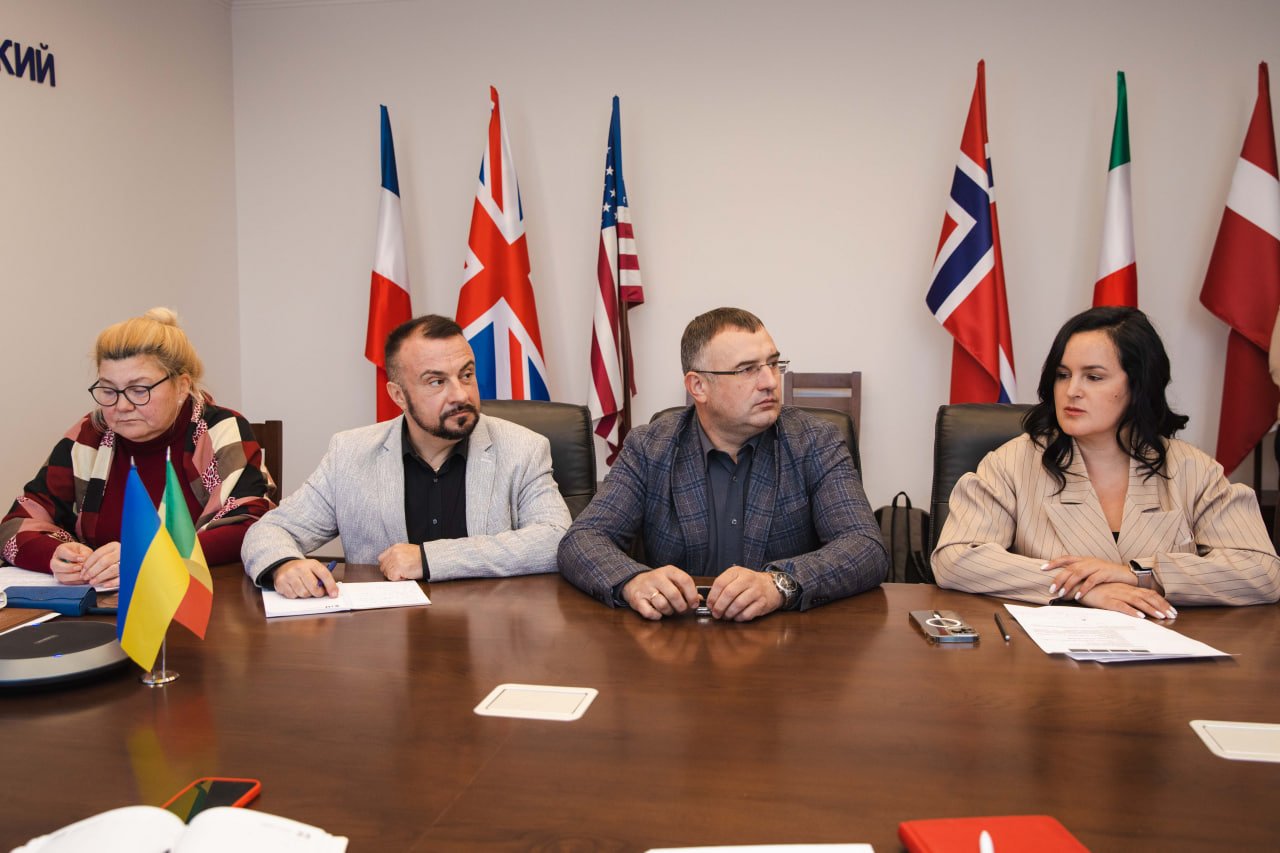 Співпраця із Національною школою адміністрації в Дакарі