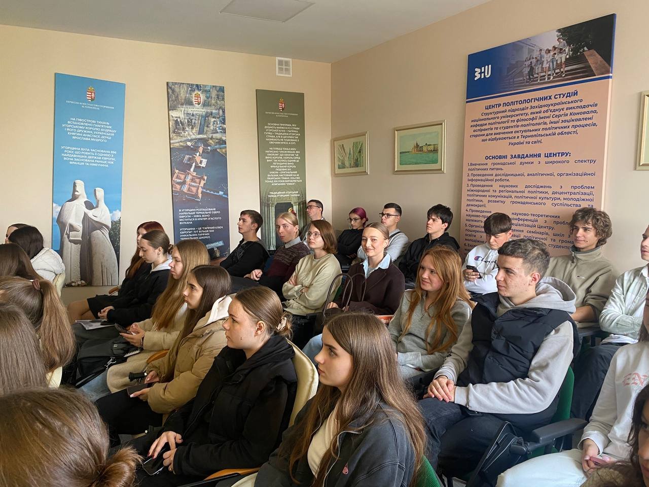 У центрі політологічних студій кафедри політології та філософії імені Сергія Коновала відбулася гостьова лекція, присвячена темі функціонуванню держави та суспільства в умовах повномасштабної війни