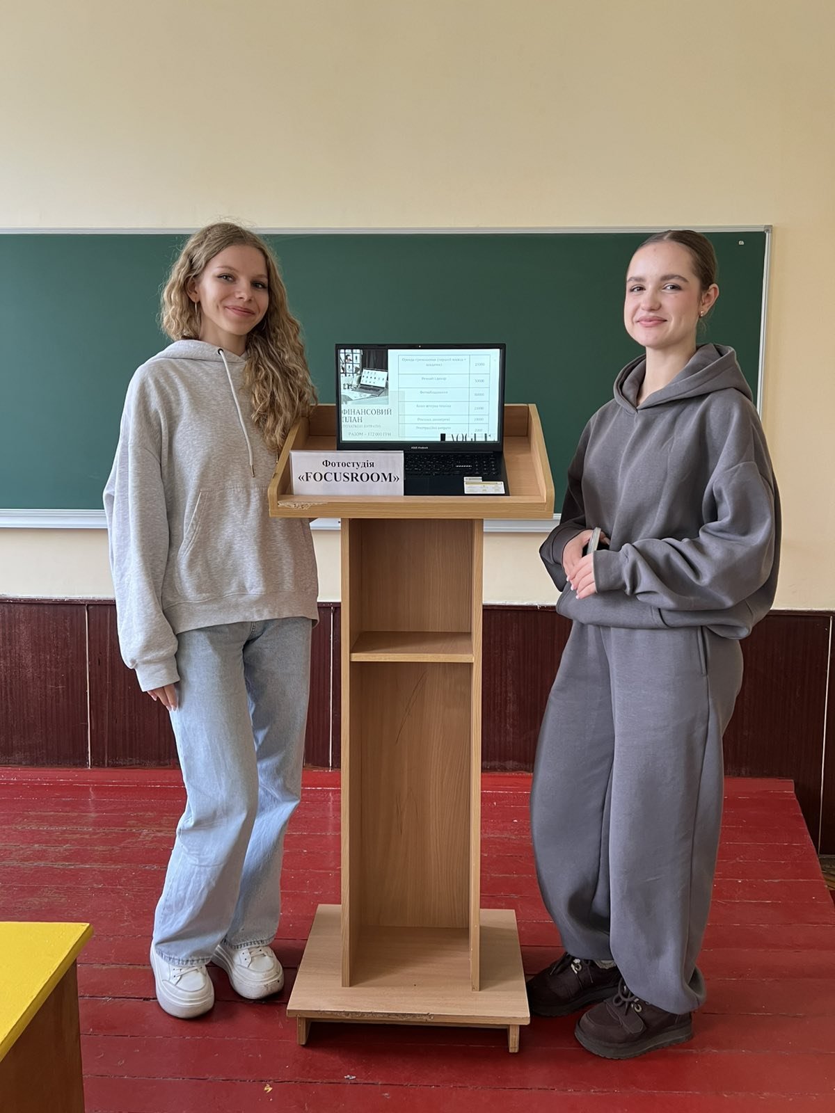 Фінансова битва: студенти-підприємці змагалися за інвестиції з «Суперсилою заощаджень»!