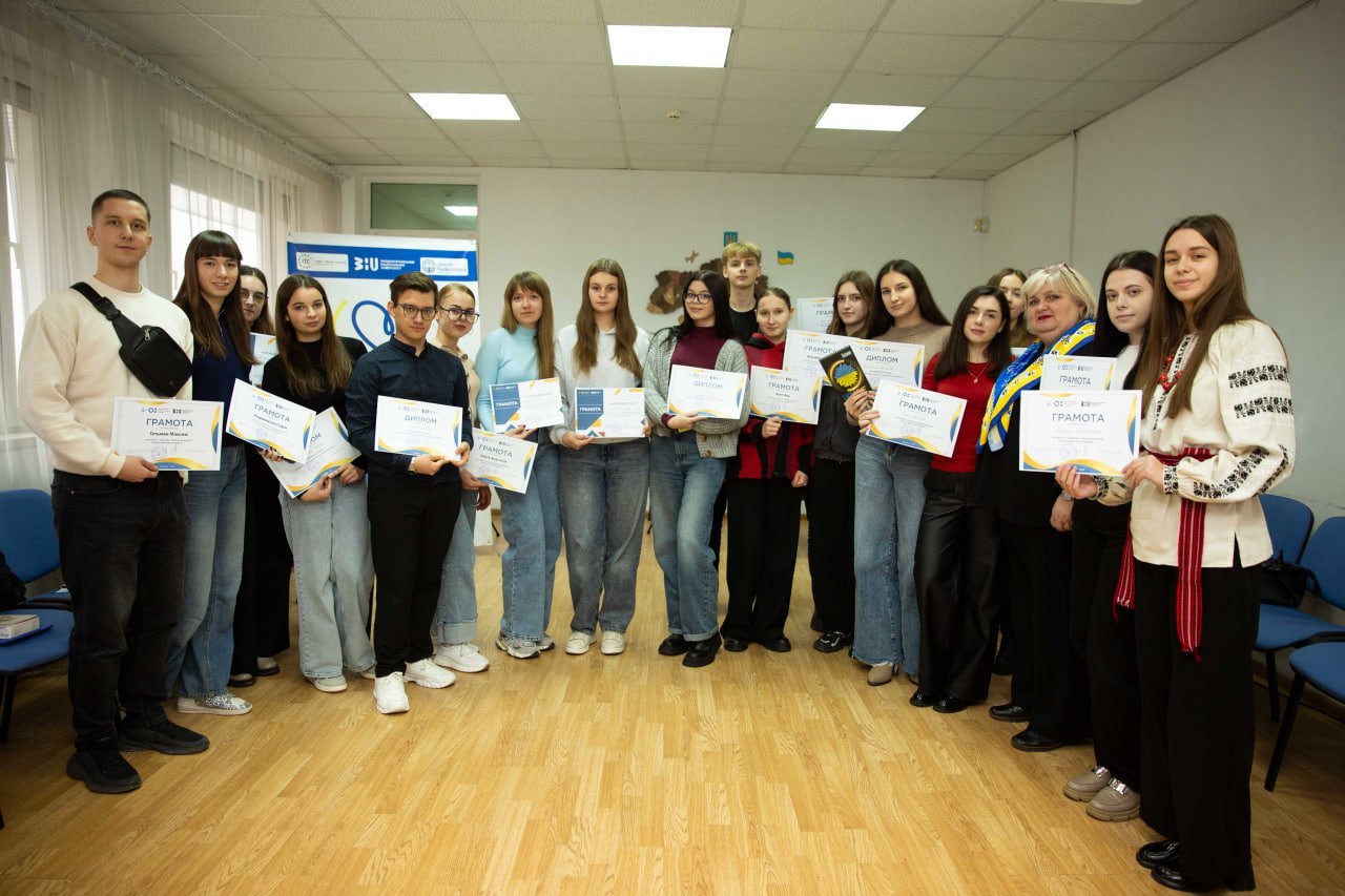 У ЗУНУ відбулось підведення підсумків та нагородження переможців і учасників конкурсу творів-роздумів «Коли закінчиться війна…».