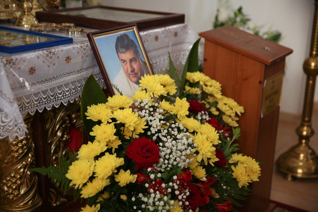 В університетській каплиці відбувся молебень за С. І. Юрієм