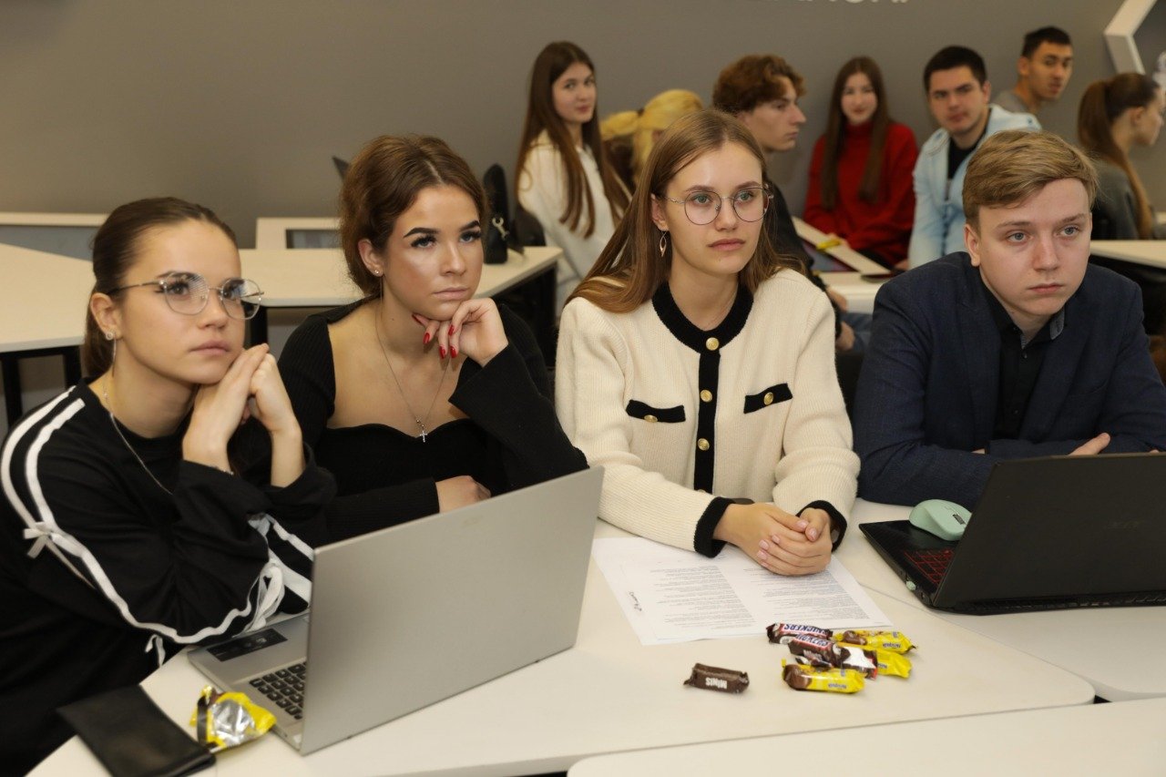 Міжнародна бізнес-симуляція Accounting Bissim для студентів ЗУНУ