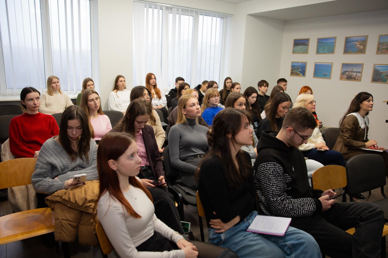 Війна та дезінформація: у ЗУНУ відбулася онлайн-зустріч із британськими студентами Університету Портсмута