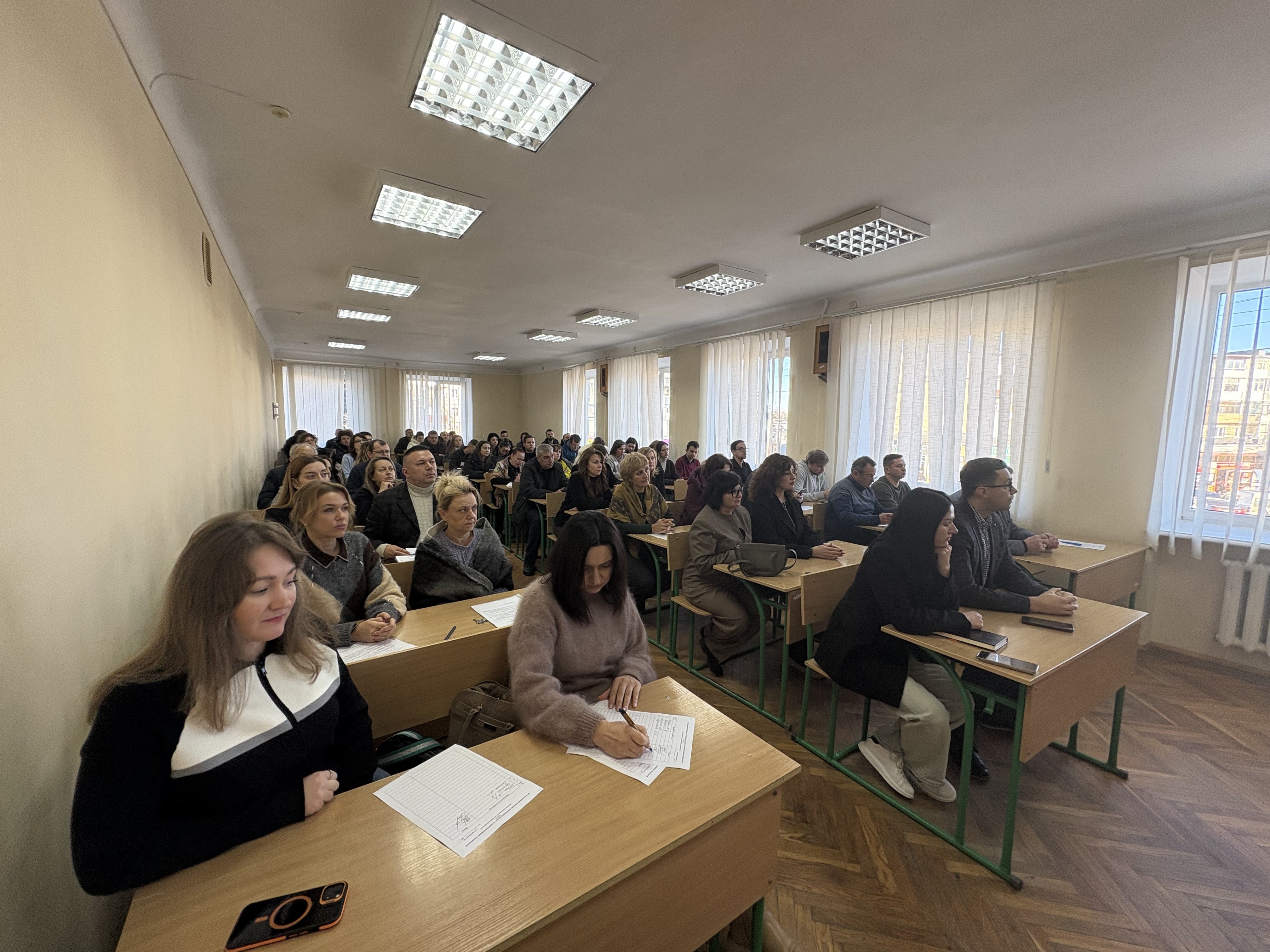 У ВСП «ФКЕПІТ ЗУНУ» відбулася робоча зустріч педагогічного колективу з провідним фахівцем з питань запобігання та виявлення корупції Західноукраїнського національного університету Іриною Снігурською.