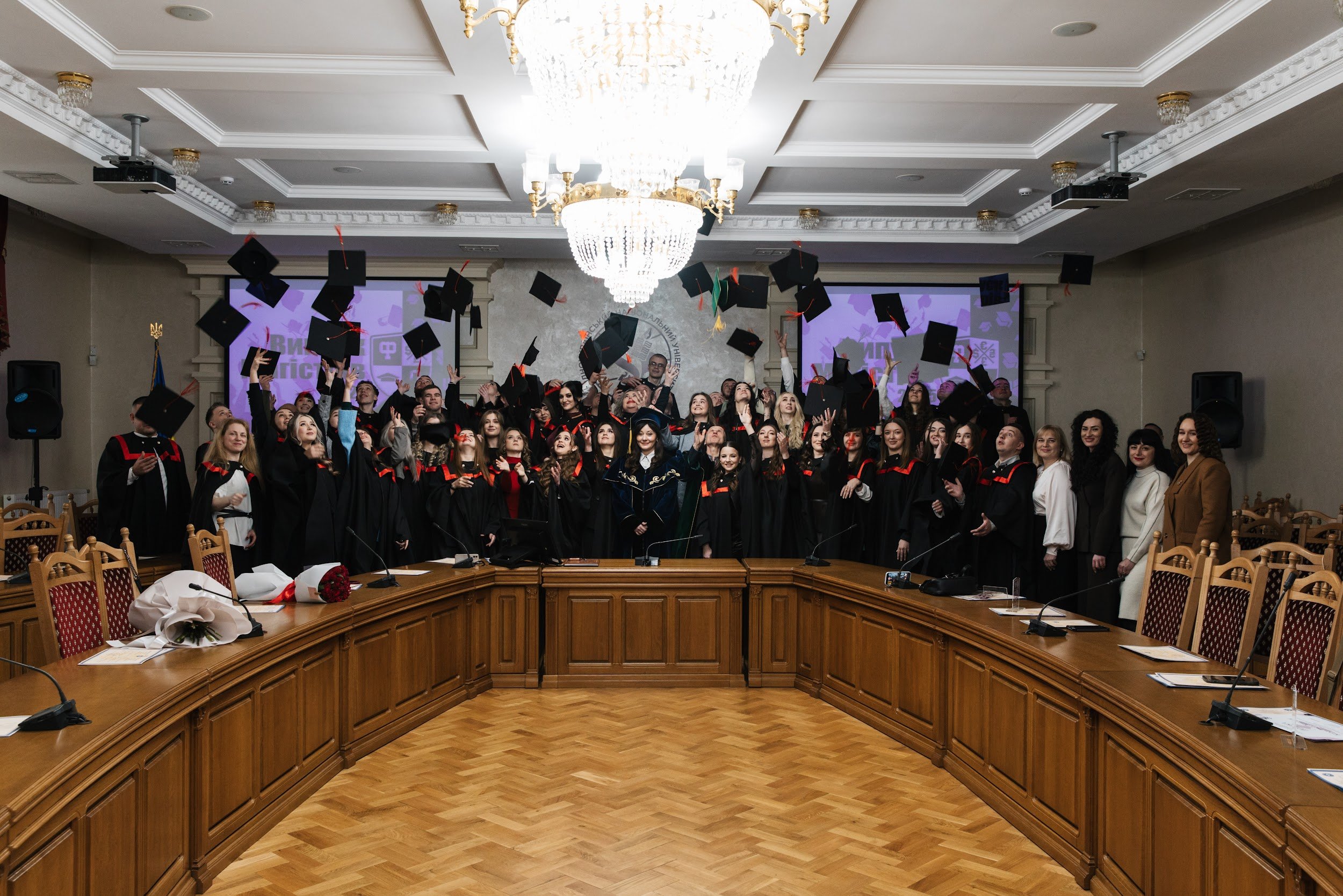 Урочисте вручення дипломів магістра випускникам факультету фінансів та обліку