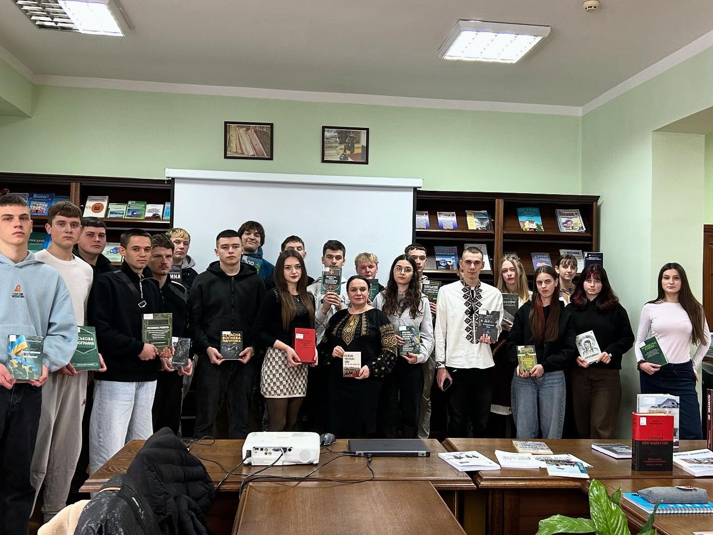 Виховна година «Україна крізь біль війни – сильна, незламна, освічена…»