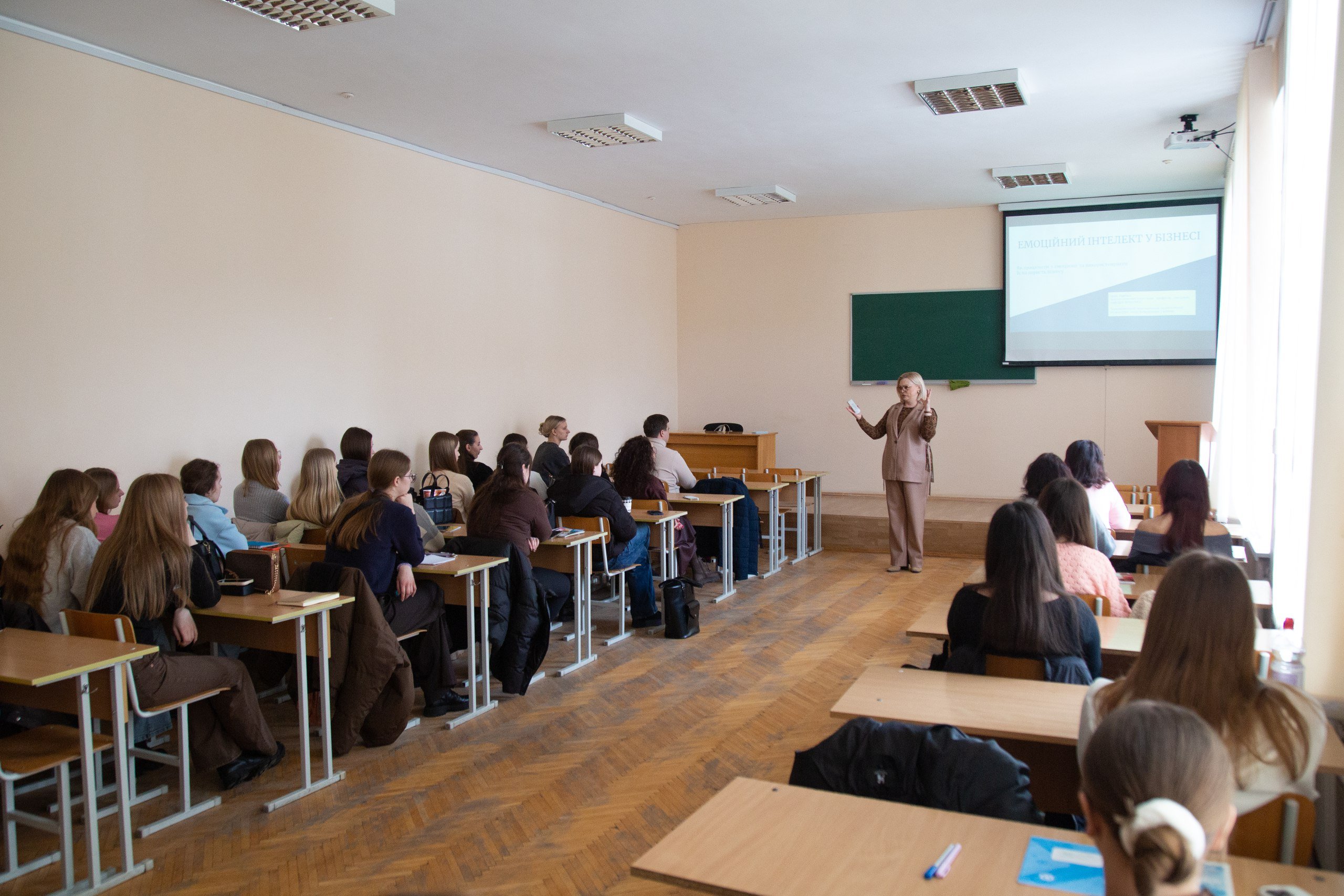У клубі маркетологів ЗУНУ відбулася зустріч із співзасновницею ГО «Асоціація психології бізнесу», практикуючою психологинею Мариною Орап