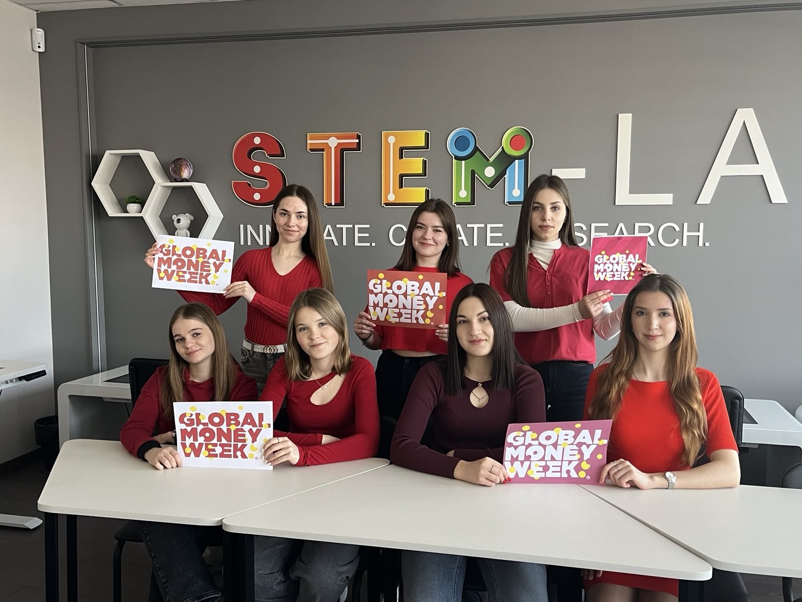 Студенти ФФО ЗУНУ беруть участь у челенджі “Яскравий Global Money Week” від Junior Achievement Ukraine