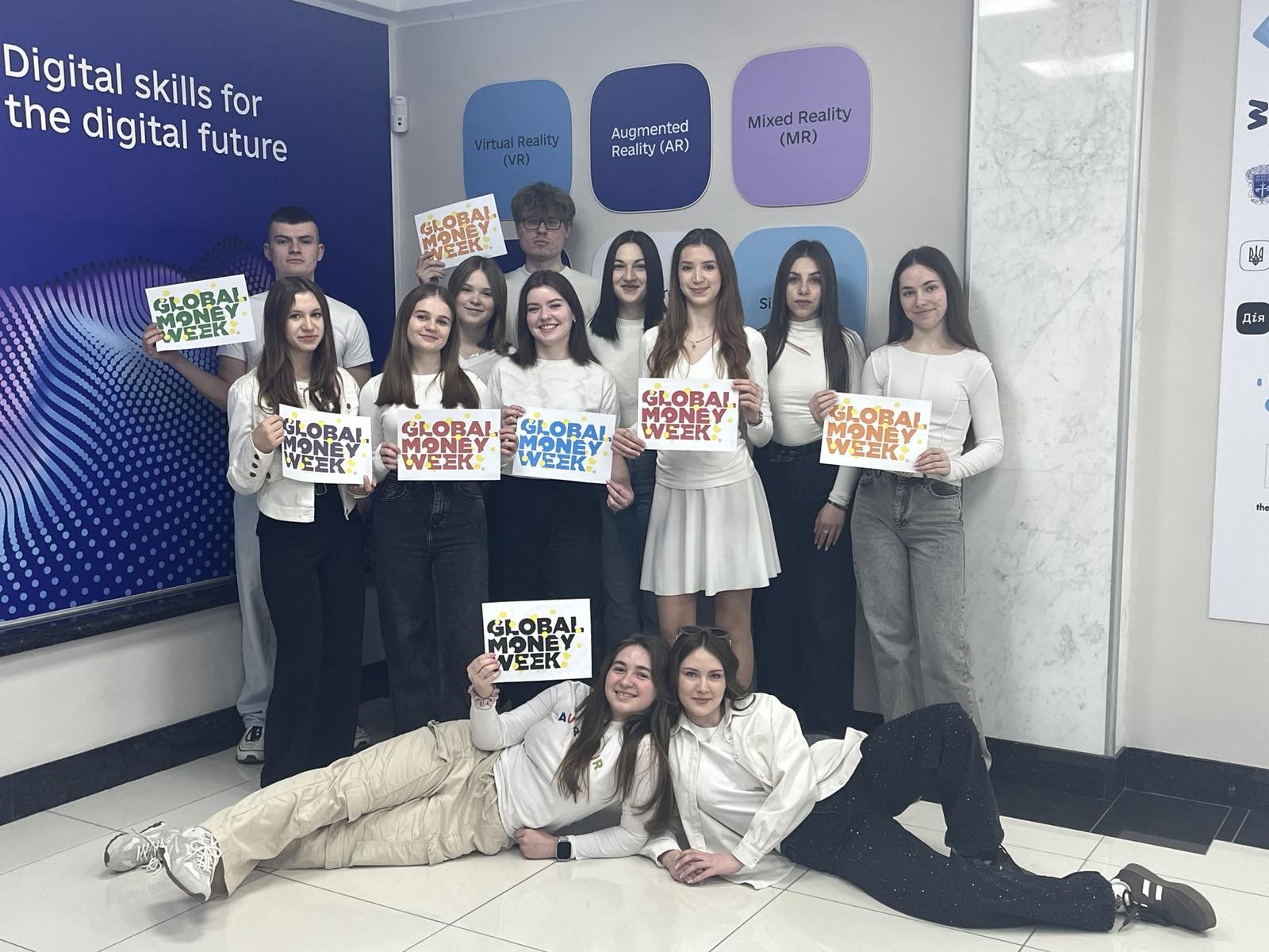 Челендж «Яскравий Global Money Week». Білий колір – колір фінансової чесності