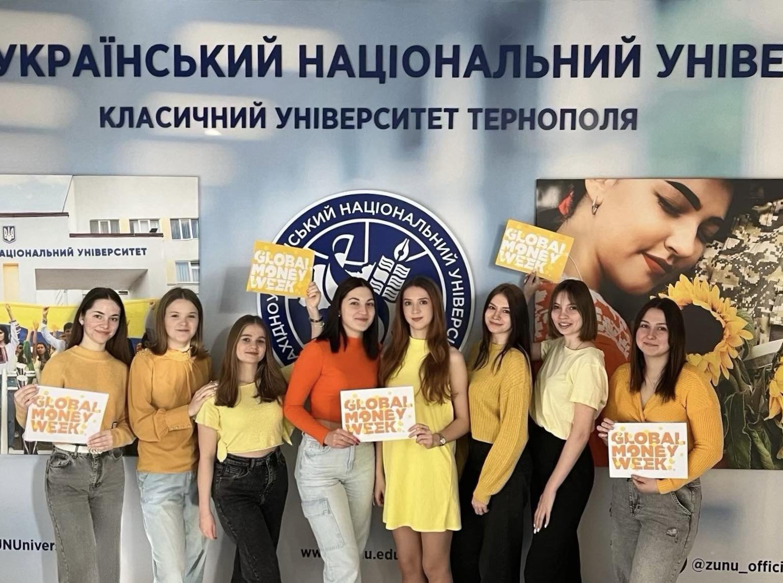 Челендж «Яскравий Global Money Week». Жовтий колір – фінансова енергія сонця та оптимізму