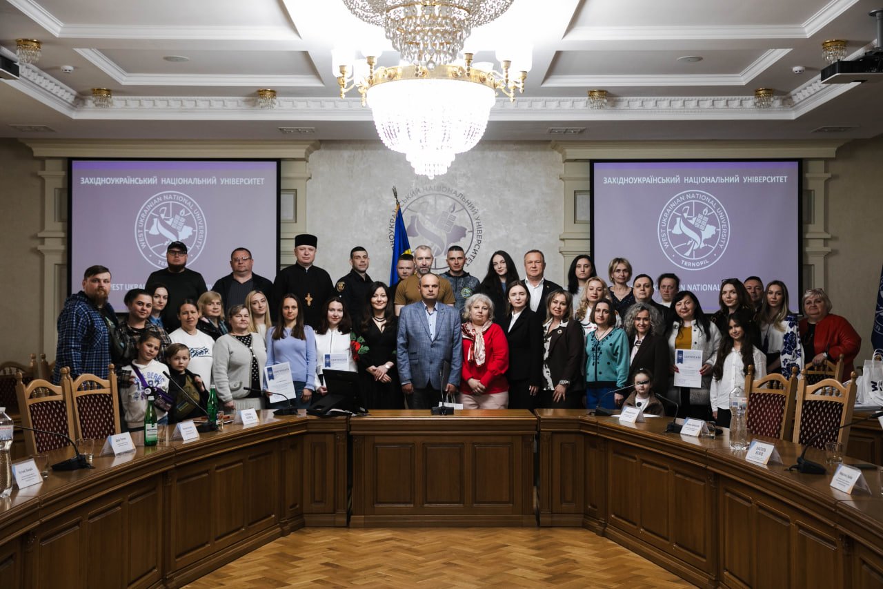 Урочисте вручення сертифікатів учасникам освітнього проєкту «Англійська мова для ветеранів та членів їхніх сімей»