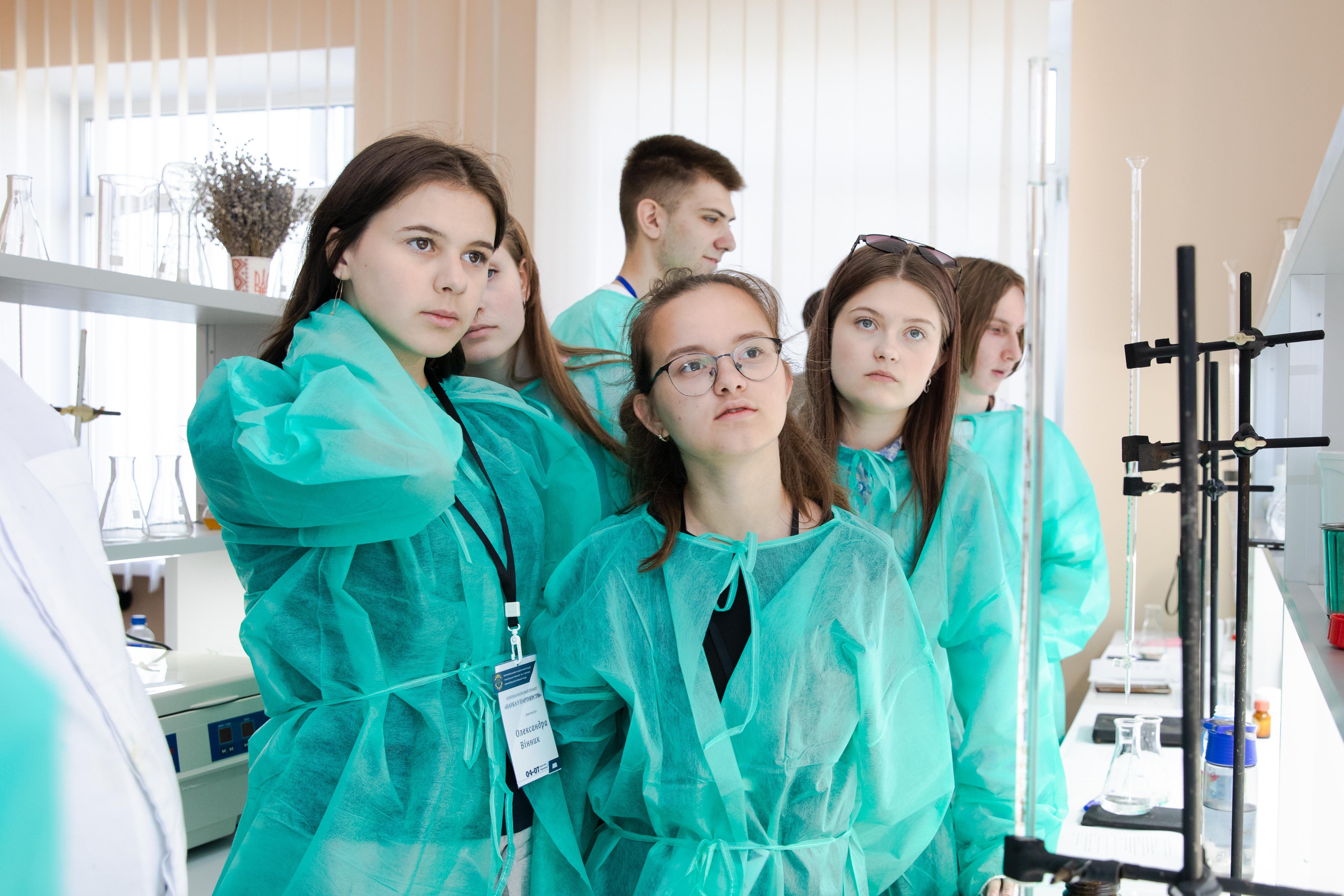 «Жива наука» у дії: у ЗУНУ триває освітньо-науковий проєкт для ліцеїстів