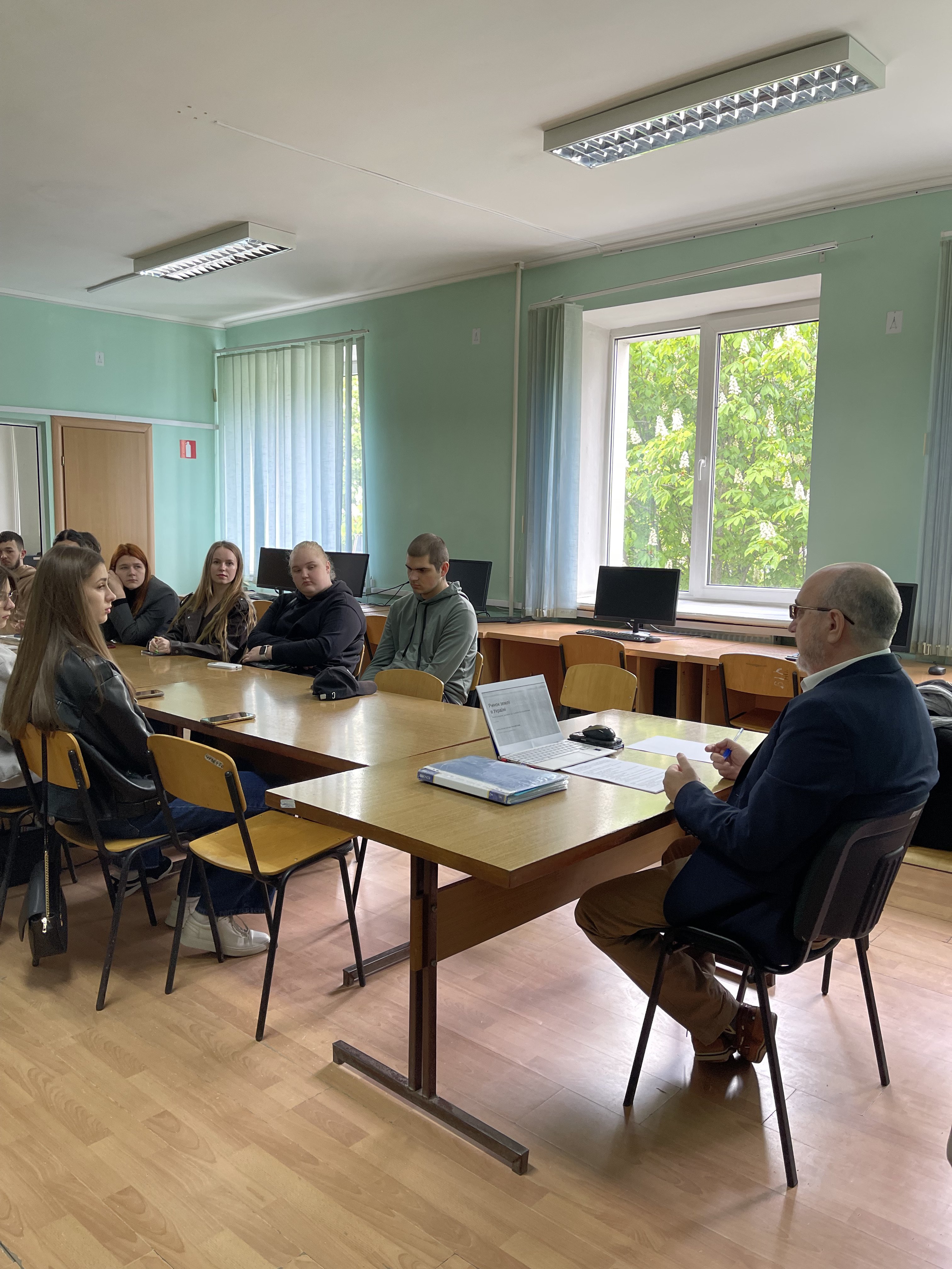 Професор ЗУНУ провів лекцію, присвячену тематиці ринку землі
