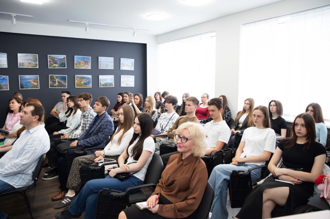 Західна Африка у фокусі міжнародної безпеки: у ЗУНУ відбулася гостьова лекція професора Еда Стоддарда