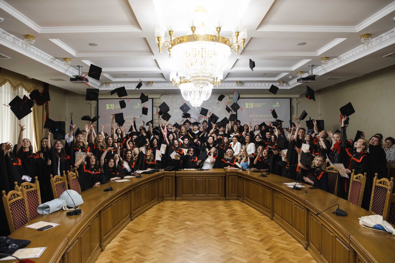 Вручення дипломів випускникам соціально-гуманітарного факультету ЗУНУ