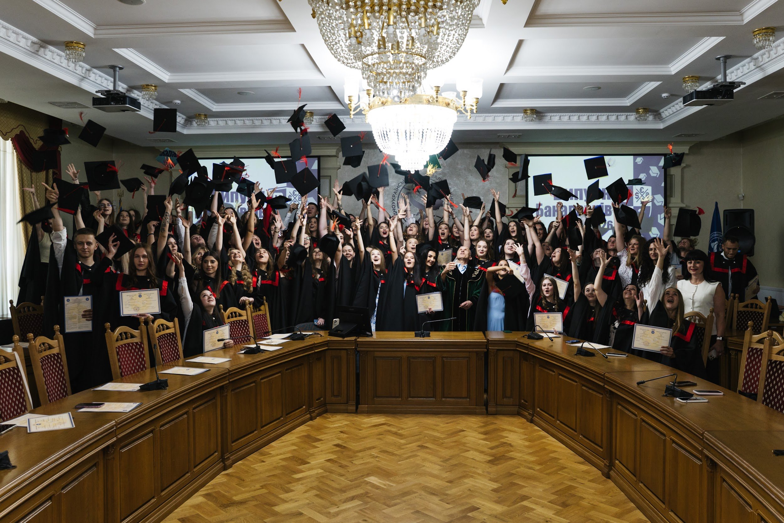 Урочисте вручення дипломів випускникам факультету фінансів та обліку ЗУНУ