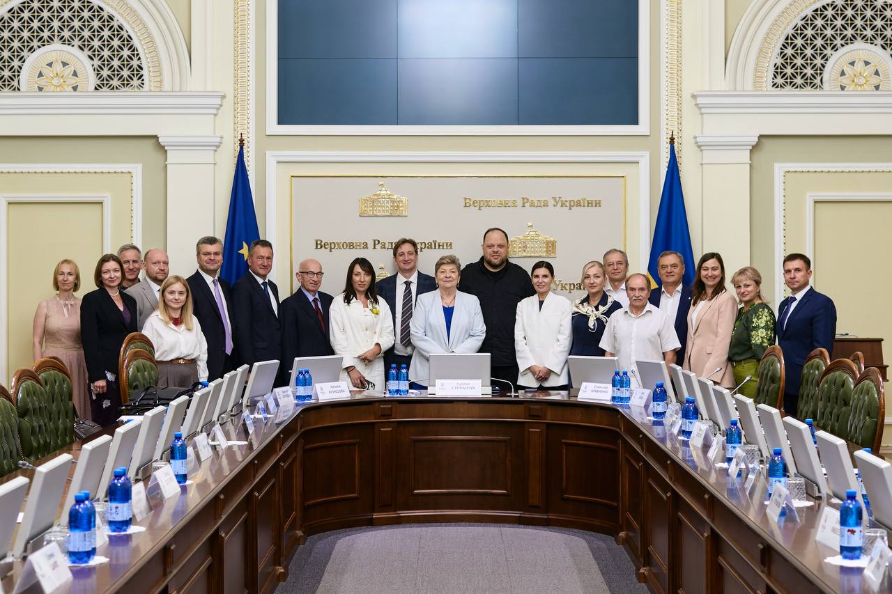 У Верховній Раді України відбувся круглий стіл «Незалежність України: державотворення, стійкість та європейське майбутнє»